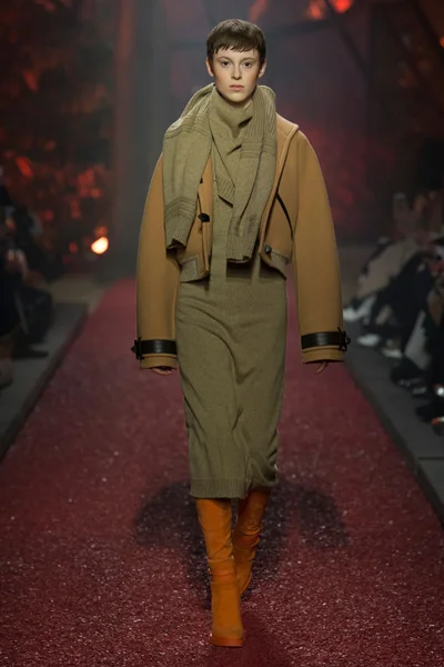 Look 45
